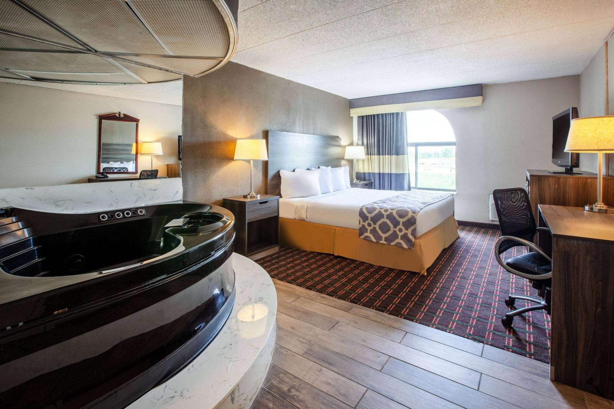 Baymont By Wyndham Northwood Motel Eksteriør bilde