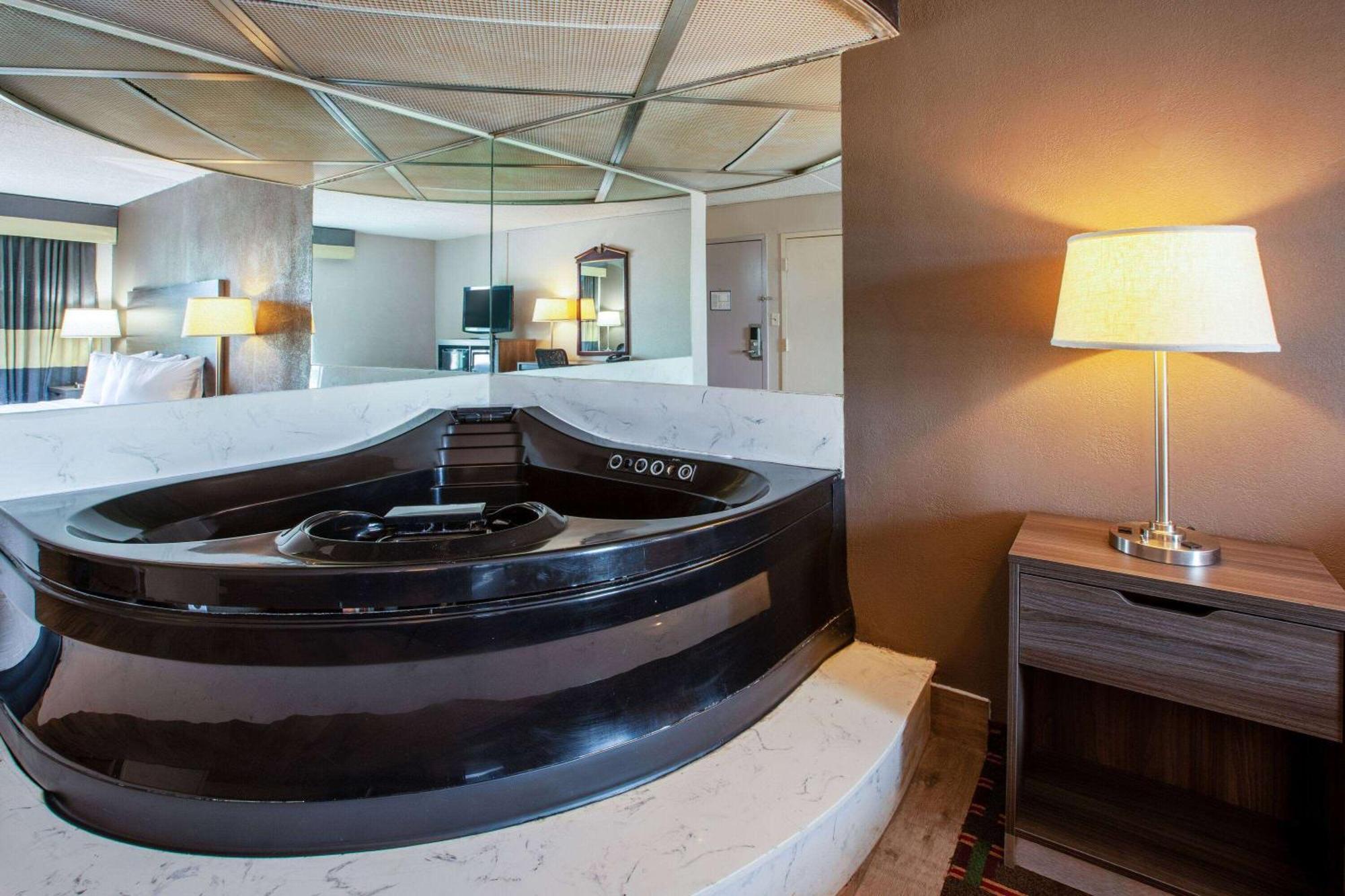 Baymont By Wyndham Northwood Motel Eksteriør bilde