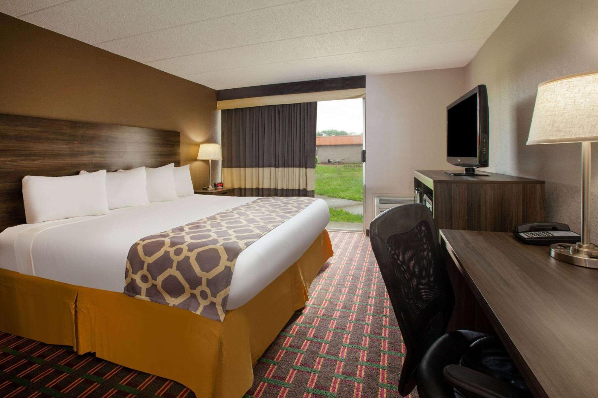 Baymont By Wyndham Northwood Motel Eksteriør bilde
